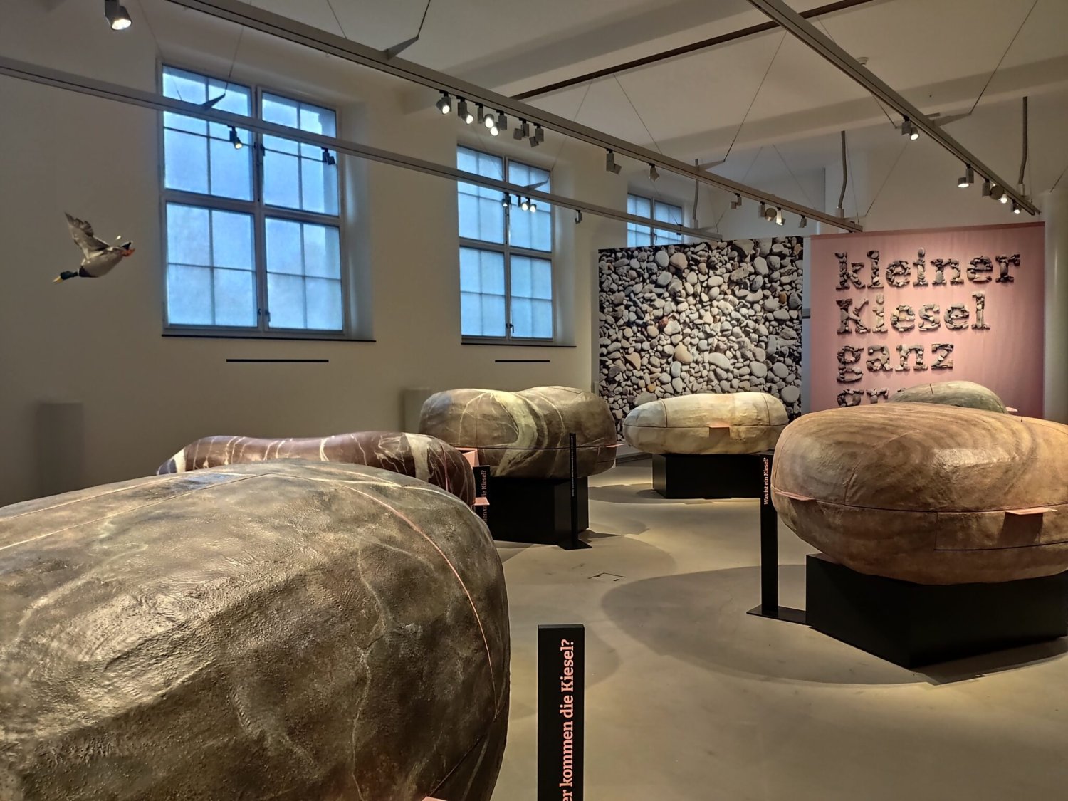 Ausstellung "kleiner Kiesel ganz gross"